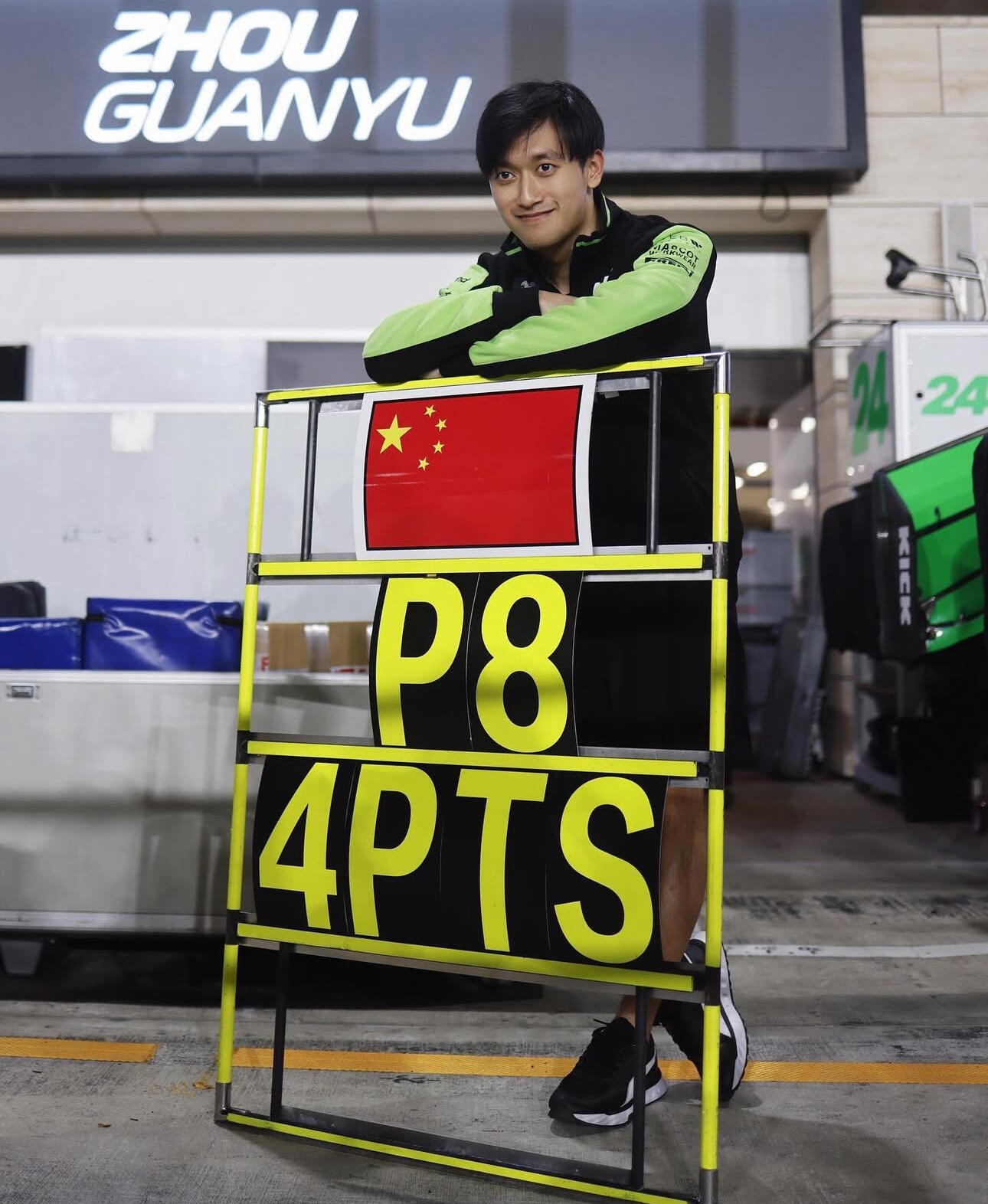 索伯车队鏖战迈凯伦，周冠宇惊艳四座