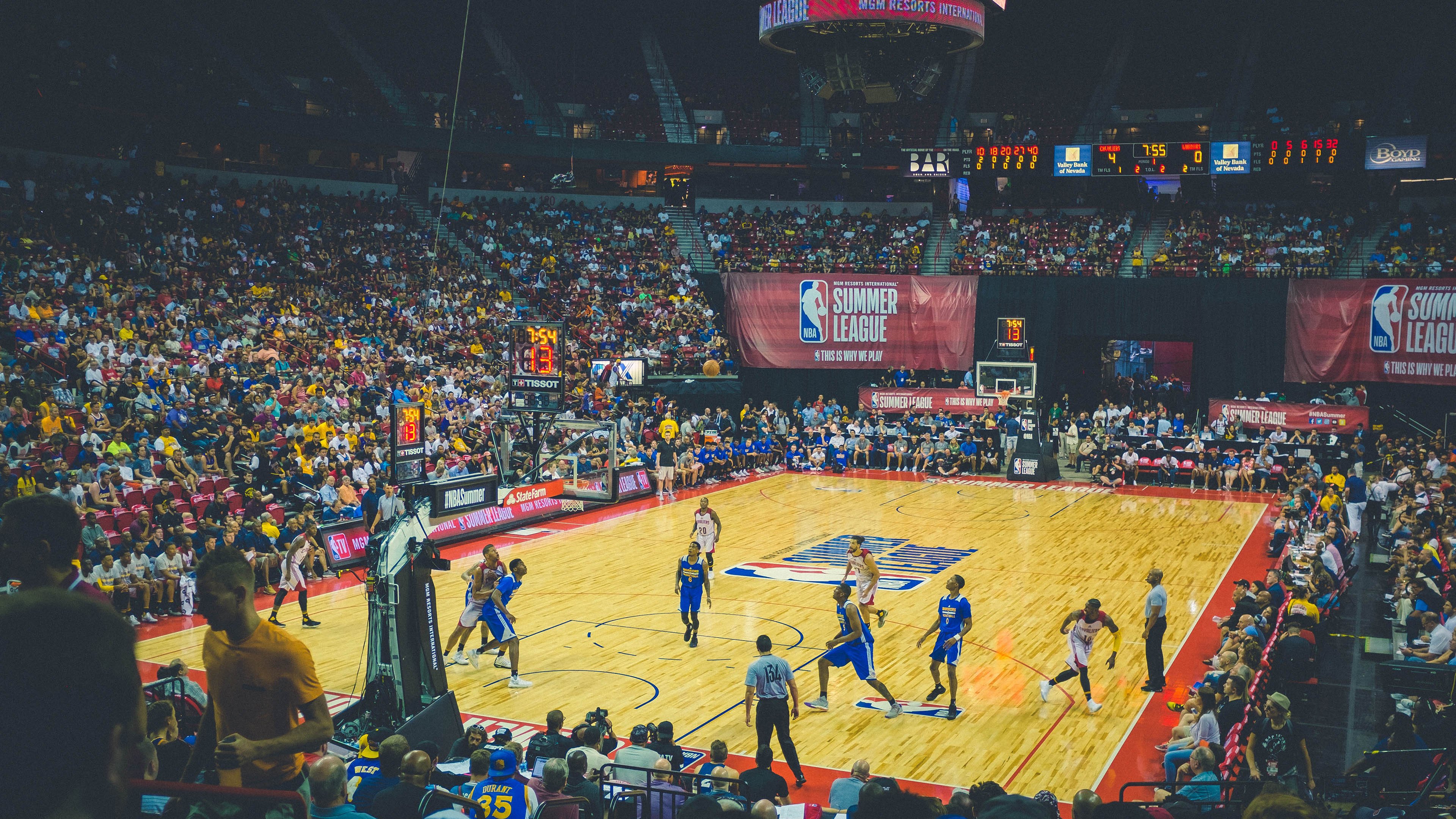 西甲国家德比之夜，锡安关键时刻站出来，当篮球与足球的救世主同频闪耀