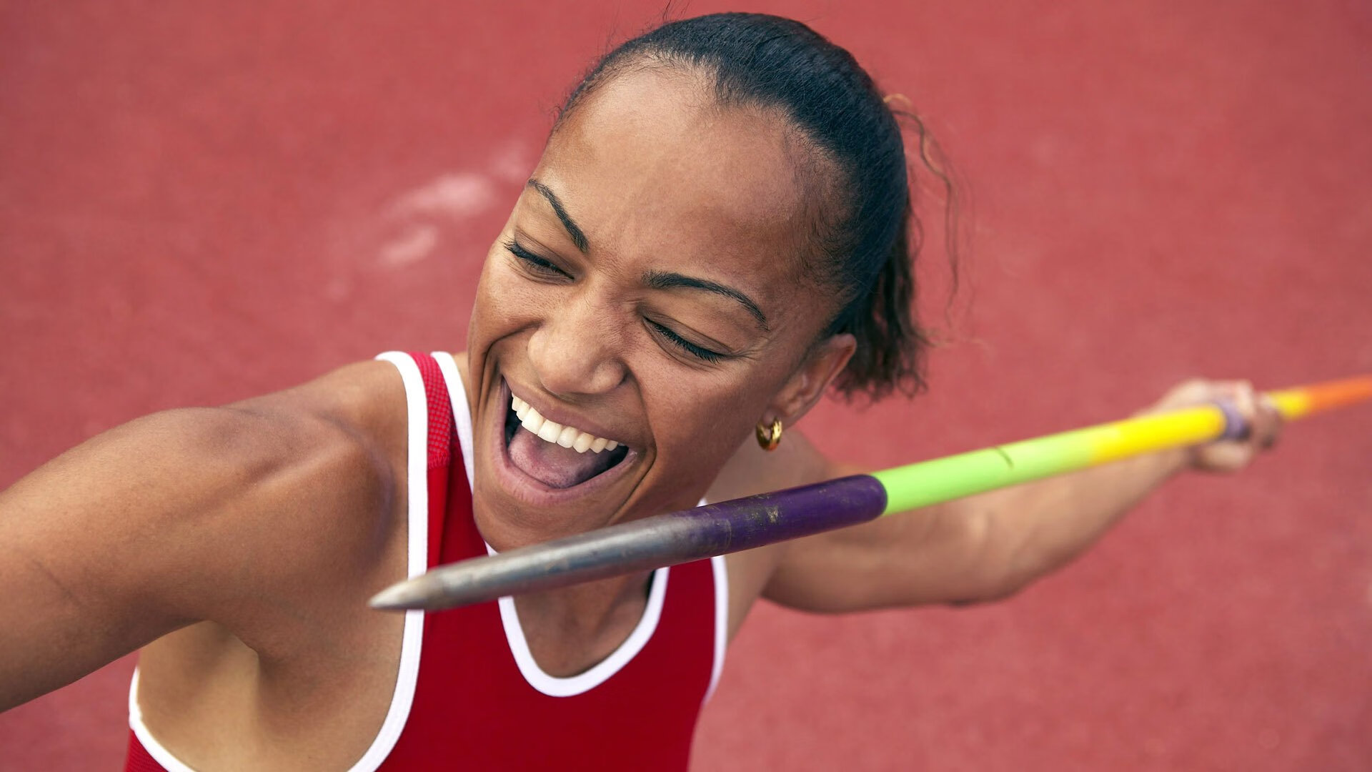 老鹰鏖战广东队,约基奇成为关键先生